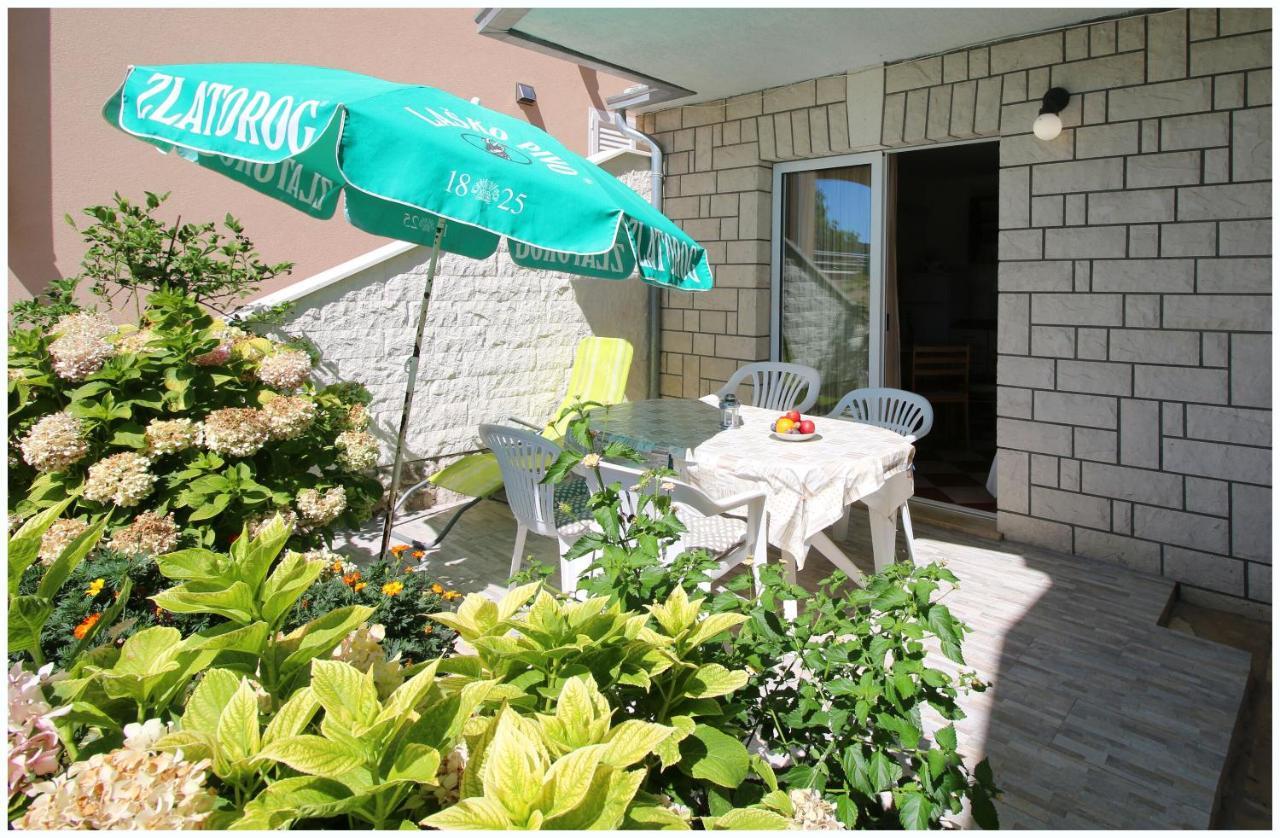 Apartments Elvis Primošten Exterior foto